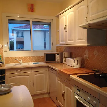 Climatisé Avec Terrasses Et Vue Port, Proche Plages à - Fr-1-335-191